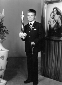 Syn Anny Fabiánové Antonín v den prvního svatého přijímání