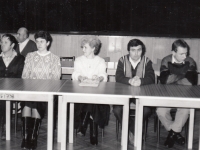 V městské radě, 90. léta, pamětnice uprostřed