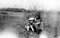 Miroslav Váša s otcem, 1942