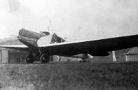 Snímek z letiště Kbely v době protektorátu, německý letoun Fokker S 13