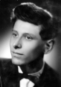 Miroslav Váša na maturitní fotografii / 1955
