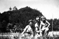 Miroslav Váša s rodiči na koupališti na Kokoříně