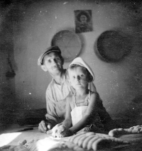 Miroslav Váša se strýcem pekařem Josefem Malým, 1942