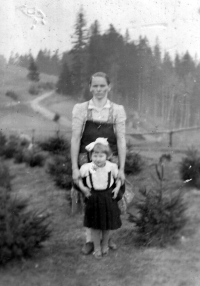 Bedřiška Vašutová s matkou Annou, 1939