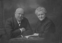 Rodiče Bohdana Kaspera, otce pamětnice