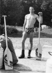 Stanislav Bukovský se v mládí věnoval sportu, především kanoistice