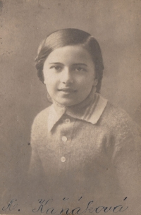 Maminka Anežka Chvátalová, rozená Kaňáková, jako studentka dívčího reálného gymnázia, 7. září 1923
