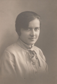 Maminka Anežka Kaňáková za svobodna