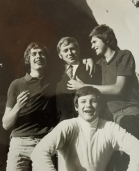 Karel Žižka na snímku s přáteli