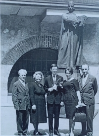 Vladimír Ulrich na promoci s rodiči