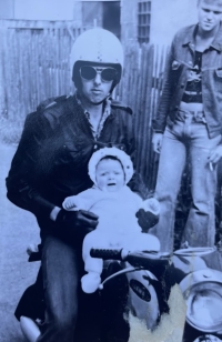 Syn Willy Bialas na motocyklu, Hlučín, 70. léta