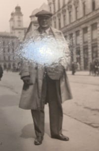 Otec Rudolf Ziegler, Praha, konec 30. let