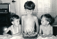 Tomáš, Jan (uprostřed) a Mirek Obrmanovi, 1967