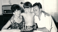 Jan Obrman (uprostřed)  s rodiči, 1967