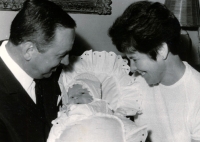 Jarmila Bílková s dcerou a manželem v roce 1968