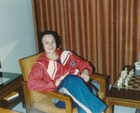 Rimma Bilunova, trenérka ženského šachového týmu SSSR, v dresu olympijského týmu, 1986.