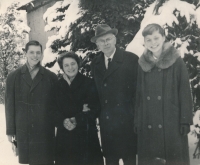 Jan Králík s rodiči a sestrou Alexandrou, zima 1970
