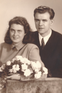 Svatební foto rodičů pamětnice, 1949