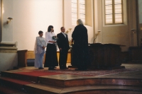 Druhá svatba pamětnice, s Eduardem Bryndou, oddávající Sváťa Karásek, srpen 2002