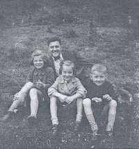 Otec Věry Břicháčkové Ladislav Vodenka s dětmi