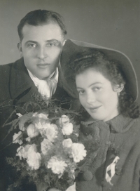 Svatební fotografie rodičů Jaroslava Krause, rok 1941
