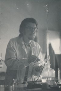Jaroslav Kraus v laboratořích v Bratislavě, rok 1971