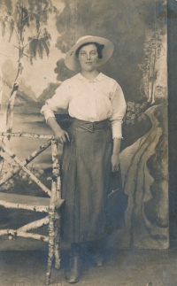 Marie Šulcová, babička Jaroslava Krause z matčiny strany, 20. léta 20. století