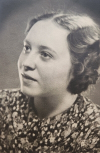 Matka pamětníka Helena Šoltysová, rozená Kubová, 1936