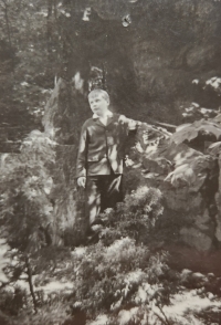 Pavel Šoltys jako dítě v oblíbeném parku na Petříně, 50. léta