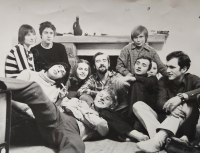 Pavel Šoltys s kamarády z gymnázia, konec 60. let 20. století
