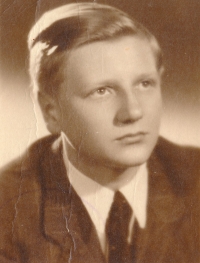 Ve věku necelých 15 let