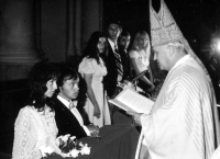 Svatba Evy Sedlářové a Karla Kryla celebrovaná opatem Anastázem Opaskem, Rohr, 14. července 1973