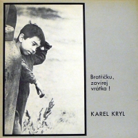 Romský chlapec na fotografii Věry Rückerové, obal prvního exilového vydání desky Karla Kryla Bratříčku, zavírej vrátka