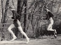 Jan Matějíček (první zprava), přespolní běh na vojně, rok 1968