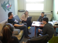 Natáčení rozhovoru s Leošem Mayerem žáky ZŠ Kaplického