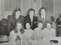 Dobová fotka ze zábavy