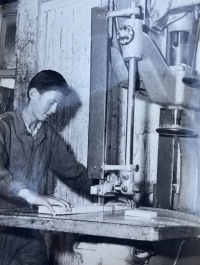 Syn Erich Bialas, v učení na dřevomodeláře, Ostrava, 60. léta