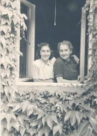 Babička a matka Jany Budíkové