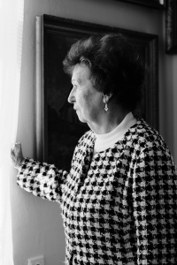 Pamětnice ve svém domě v roce 2025