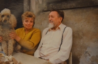 Děda Miloš Vlk z otcovy strany a prateta Jarmila, asi 2005