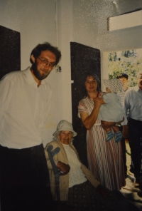 Slavnostní otevření muzea – s babičkou Elfriedou, maminkou Eliškou a dcerou Soňou, 2000