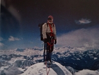 Dina Štěrbová při výstupu na Čo Oju pod nejvyšším táborem