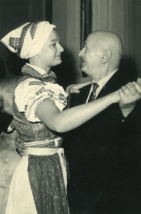 S otcem Vladimírem Pavlíkem, 1. polovina 50. let 