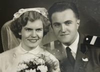 Novomanželé Procházkovi, 1957