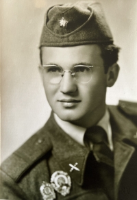 Jindřich Essl ve vojenské uniformě, 1961