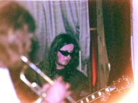 Leoš Mayer s kytarou během koncertu UKD, 1988