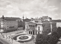 Malinovského náměstí v Brně - dům vlevo v prvním patře - ateliér Karla Podlipného