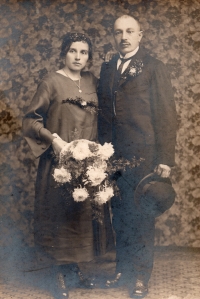 Svatební foto rodičů Anny a Karla, 20. léta