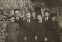 Matka Marie Krůtová zcela vpravo, strýc Jan Tourek druhý zprava, 50. léta