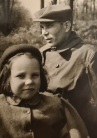 Otec Karel Krůta a sestra Jindřiška, rok 1950